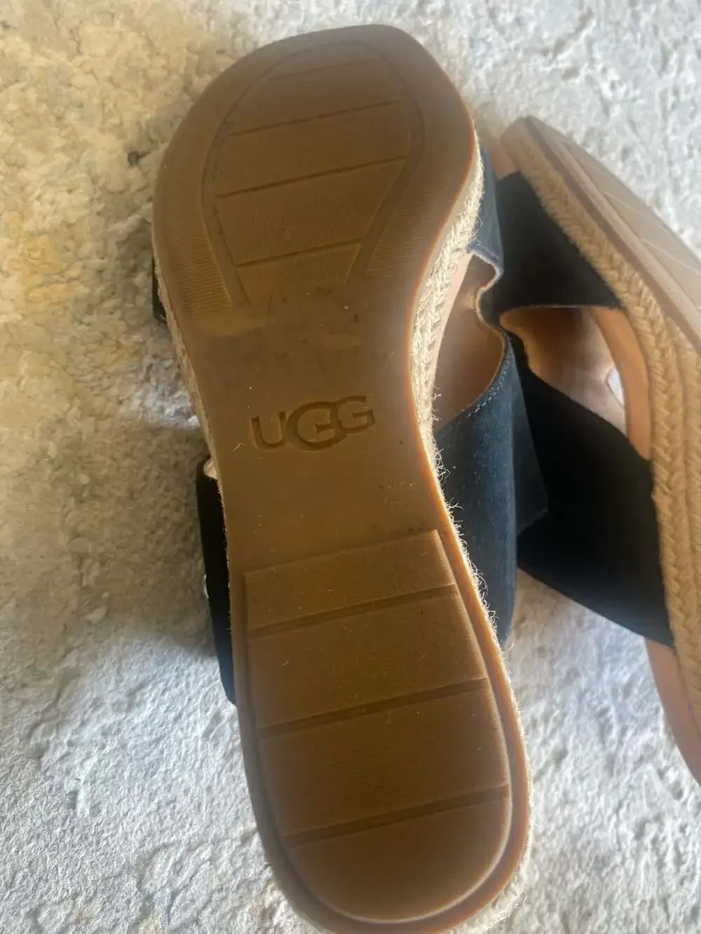 UGG elena black